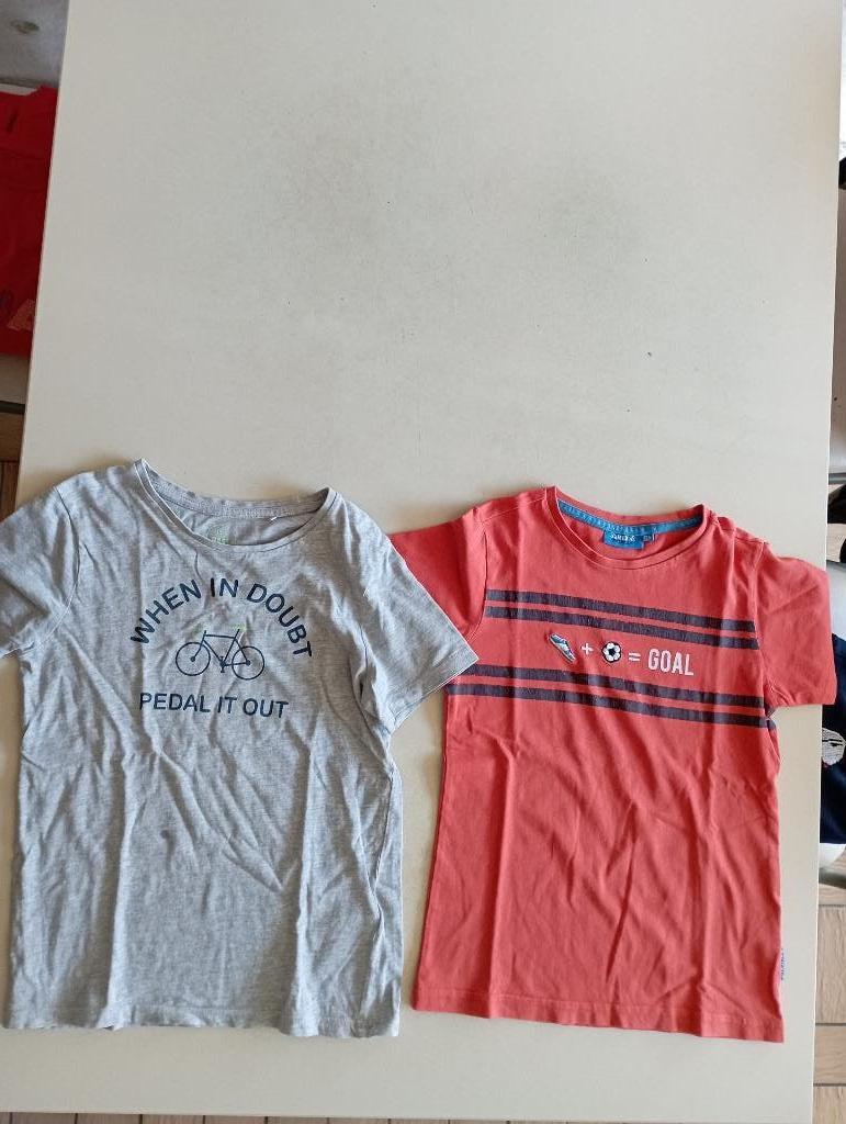 4 t-shirts à manches courtes, taille 134, Enlèvement ou Envoi, Comme neuf, Chemise ou À manches longues