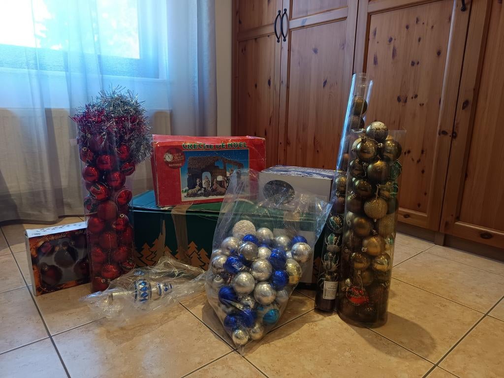 Kit Complet Noël : Sapin 1m80 + Grand Lot de Décorations + C