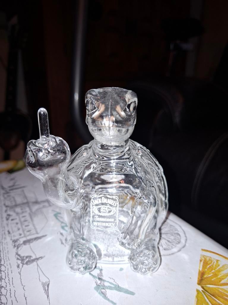 Bouteille alcool vide ,tortue neuve.13 cmx 10 cmx 10 cm., Enlèvement