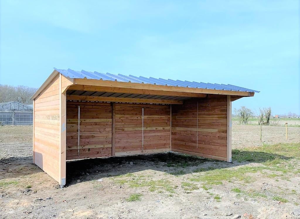 Abri de 4 x 6 m en planches de bois de Douglas - En stock, Mise à l'étable, 2 ou 3 chevaux ou poneys