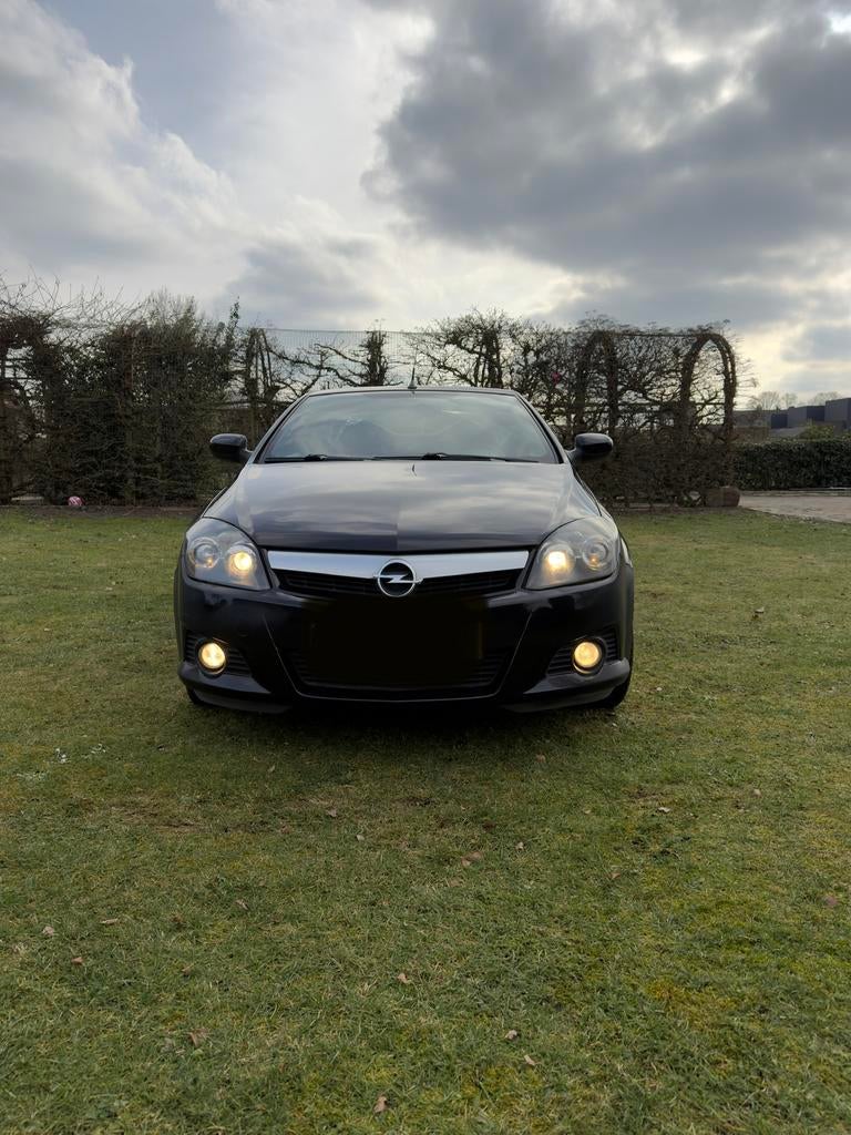 Opel tigra 1.4 benzine, Auto's, Opel, Zwart, Cabriolet, Zwart, Handgeschakeld