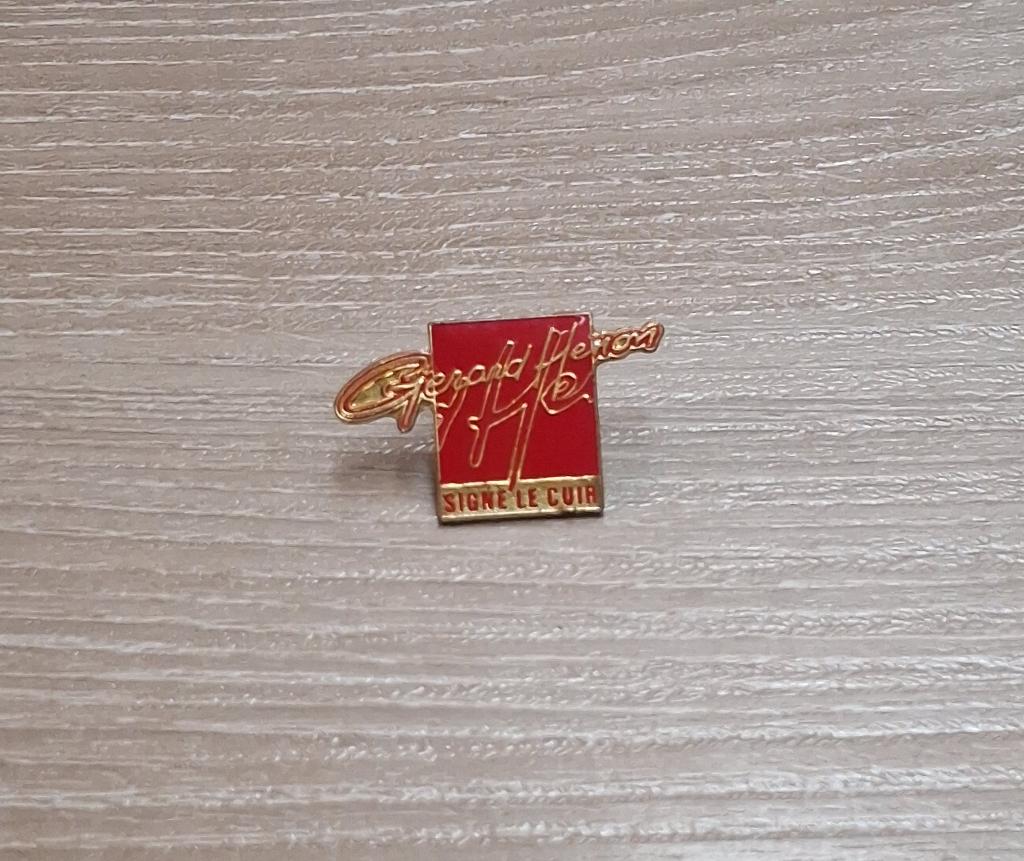 PIN - GERARD HENON - LEDERWAREN - MAROQUINERIE, Envoi, Utilisé, Marque, Insigne ou Pin's