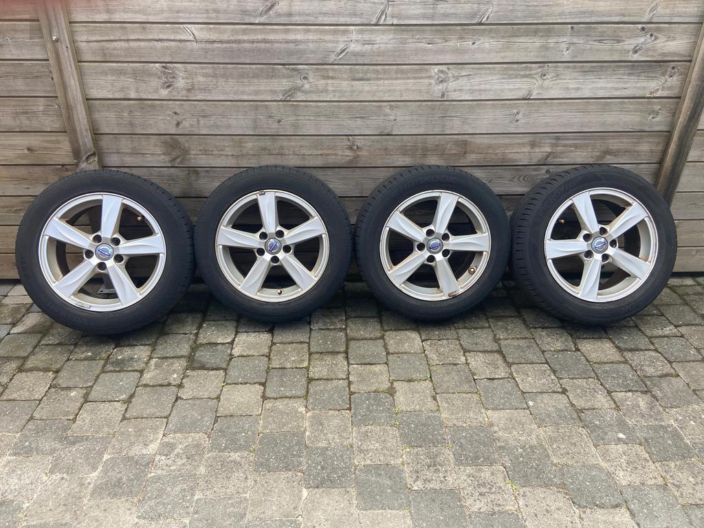 Velgen met banden voor Volvo V40, Auto-onderdelen, Ophalen
