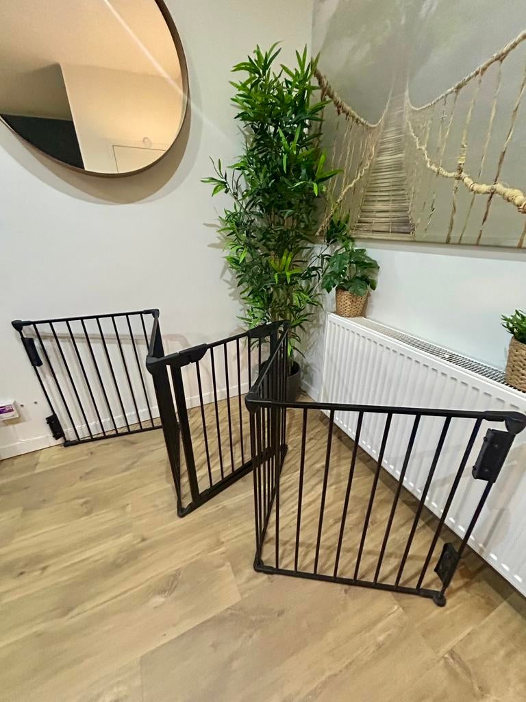 Child or pet safety gates / barrières de sécurité enfants, Enfants & Bébés, Barrières, Comme neuf, Barrière de sécurité, Métal ou Fer