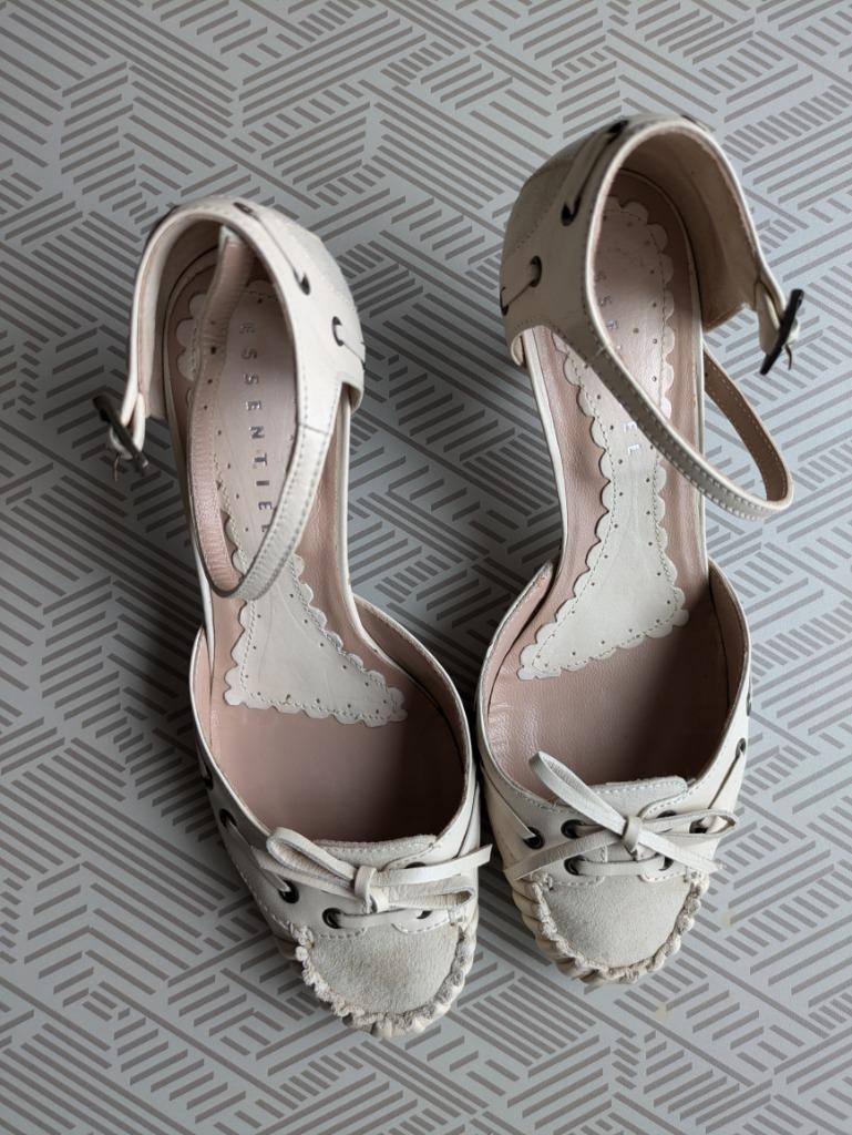 Dameschoenen Mokassin van Essentiel, Kleding | Dames, Schoenen met lage hakken, Verzenden, Beige, Essentiel