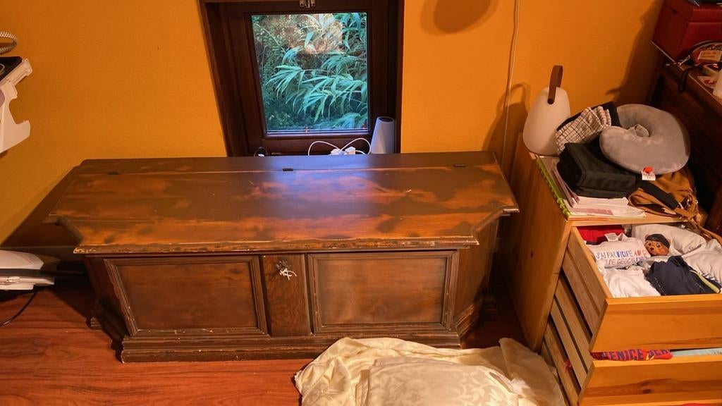 Bahut bois massif lourd beau vintage spacieux