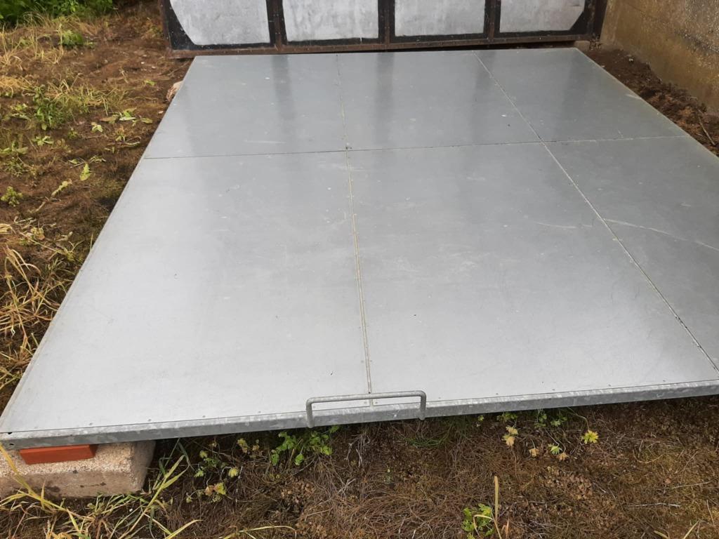 2 stalpoorten te koop en 2 ijzeren poutrellen, Articles professionnels, Agriculture | Outils, Cultures, Élevage, Autre, Équipement de grange