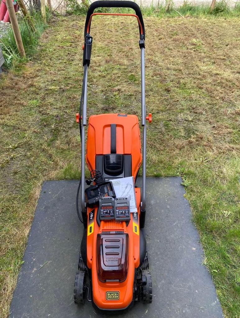 Grasmaaier op accu, Ophalen, Zo goed als nieuw, Black & Decker