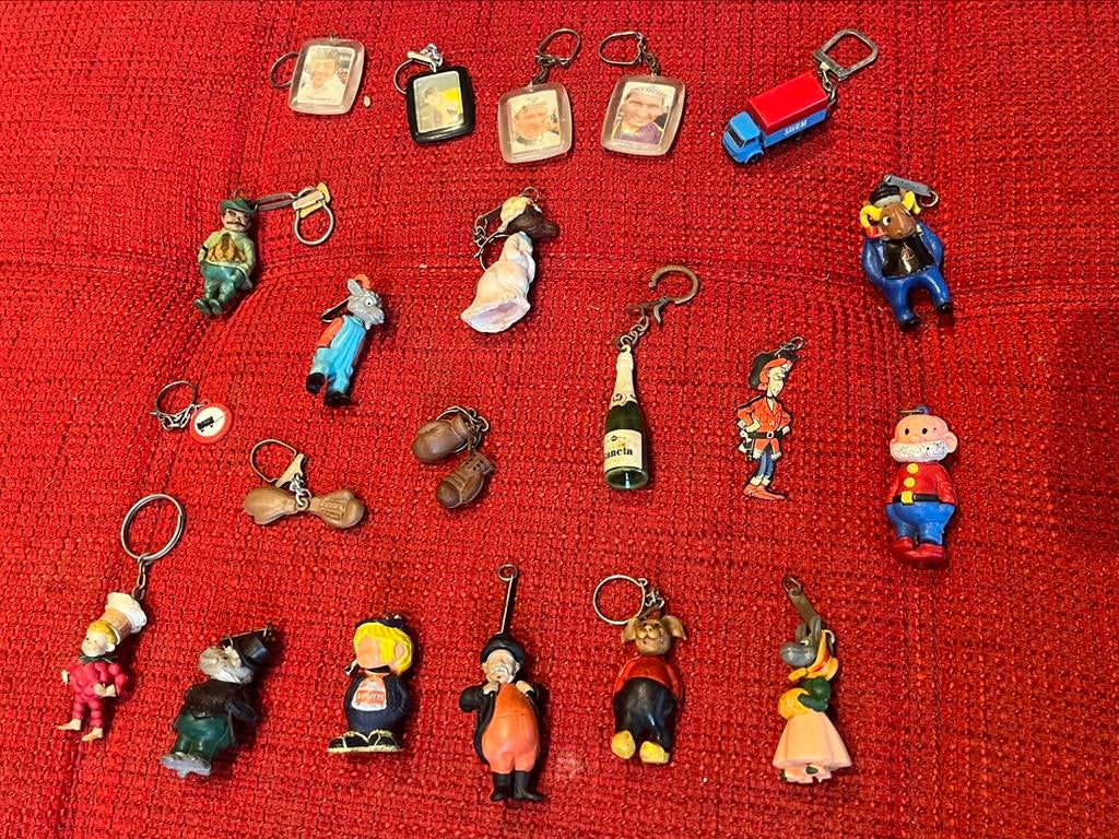 Vintage oude sleutelhangers, Verzamelen, Ophalen, Zo goed als nieuw