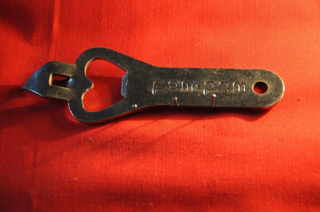 §  ancien decapsuleur en metal (70), Enlèvement ou Envoi, Utilisé, Ouvre-bouteille, Autres marques