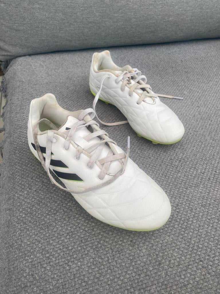Voetbalschoen adidas maat 35, Sport en Fitness, Voetbal, Ophalen