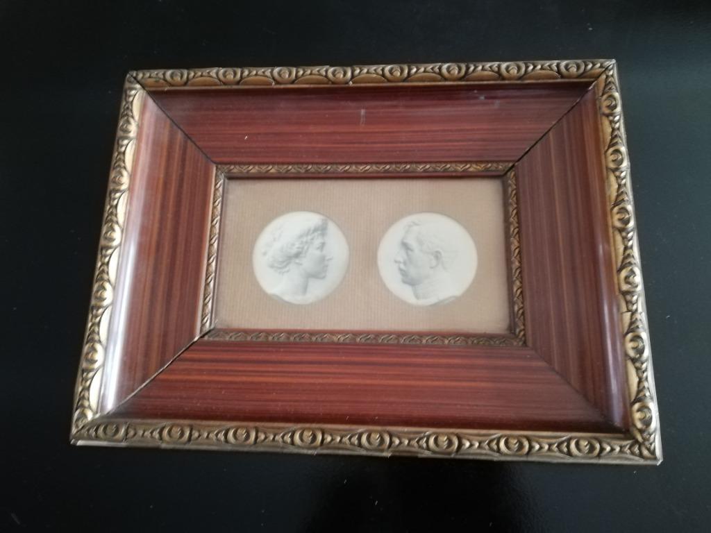 Cadre avec photos de la Reine Elisabeth et du Roi Albert Ier, Collections, Enlèvement ou Envoi, Utilisé, Carte, Photo ou Gravure