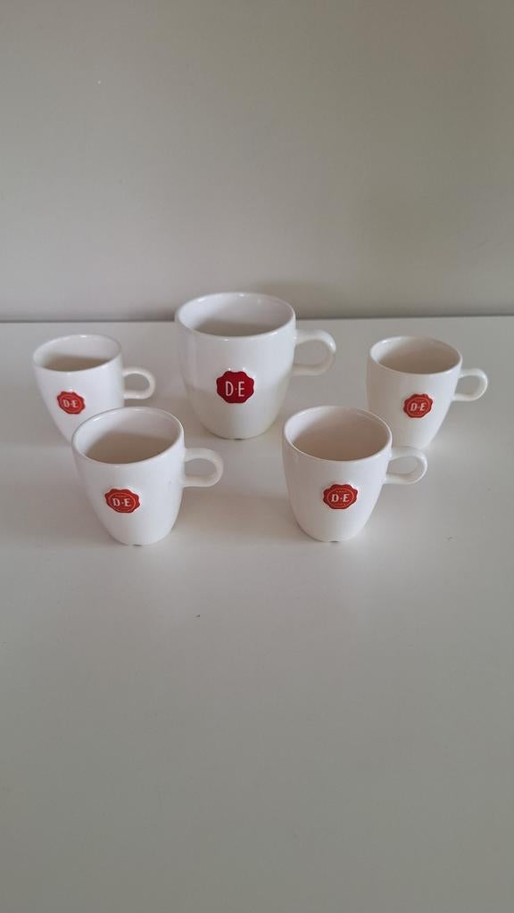 Douwe Egberts tassen, 4 Espresso en 1 koffietas, Ophalen of Verzenden, Nieuw, Overige stijlen, Kop(pen) en/of Schotel(s)