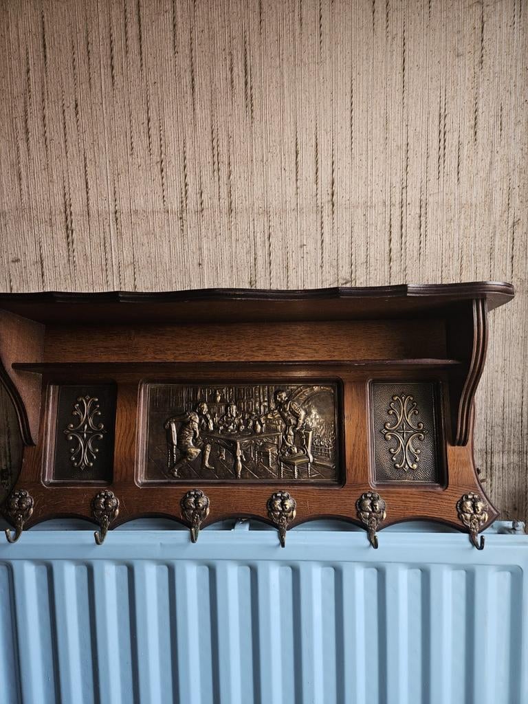 Antieke houten kapstok met plank en bronzen reliëf, Antiek en Kunst, Ophalen