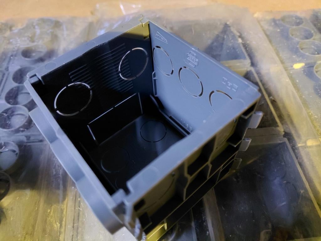 Boîte d encastrement 75 75 profondeur 65, Bricolage & Construction, Enlèvement ou Envoi