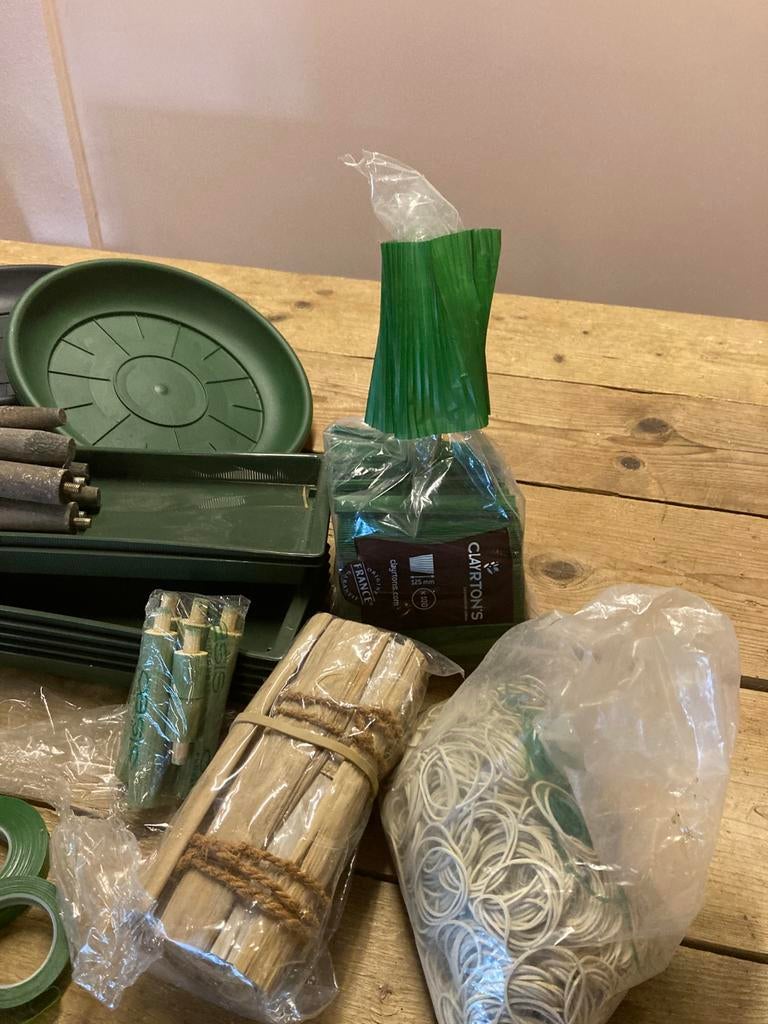 Fournitures diverses pour fleuristes., Enlèvement