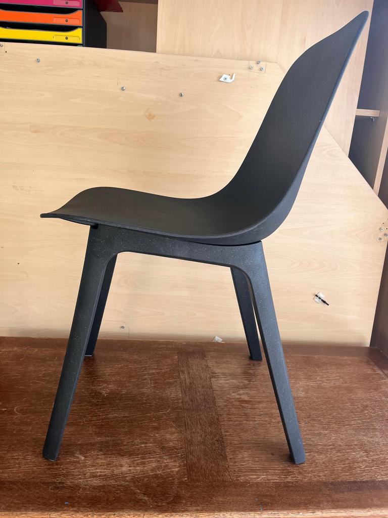 La célèbre chaise ODGER, Enlèvement, Comme neuf, Bois, Quatre