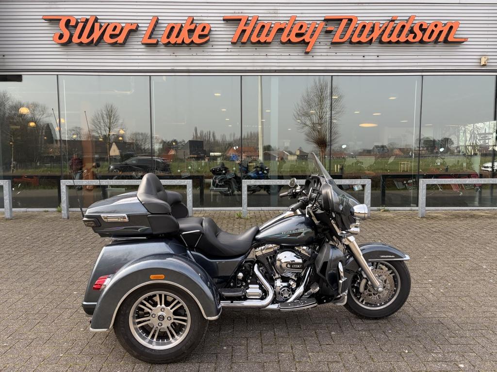 Harley-Davidson Tri Glide met slechts 4343 (bj 2014), Motoren, Overig, 1690 cc