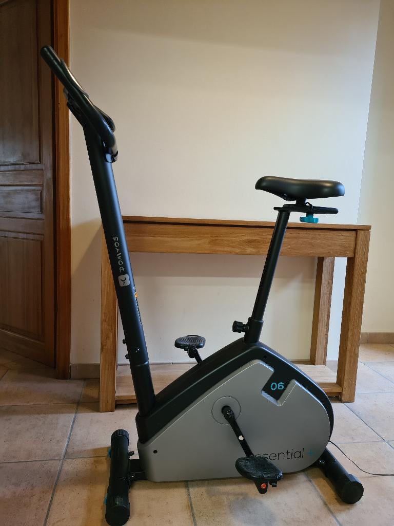 Vélo d'appartement DOMYOS essential plus (modèle 6), Jambes, Comme neuf, Enlèvement, Vélo d'appartement