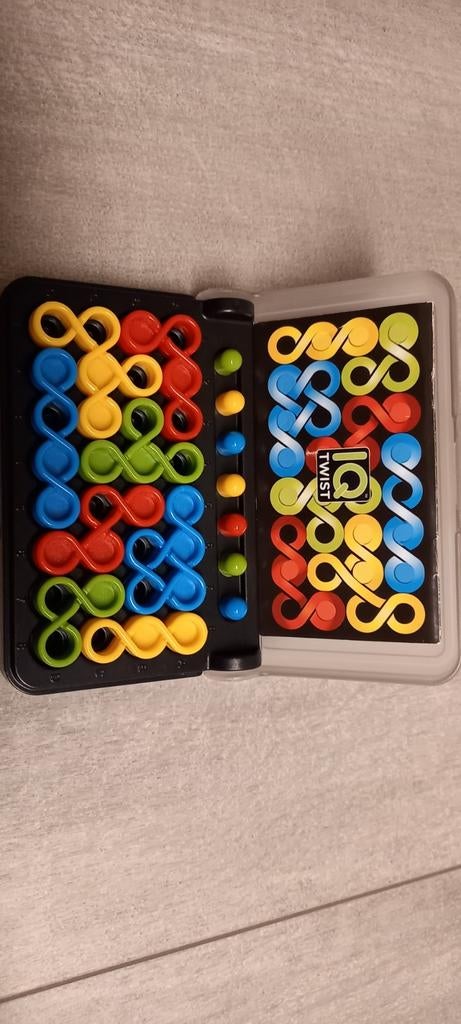 Smart games iq twist, Hobby en Vrije tijd, Tekenen, Ophalen