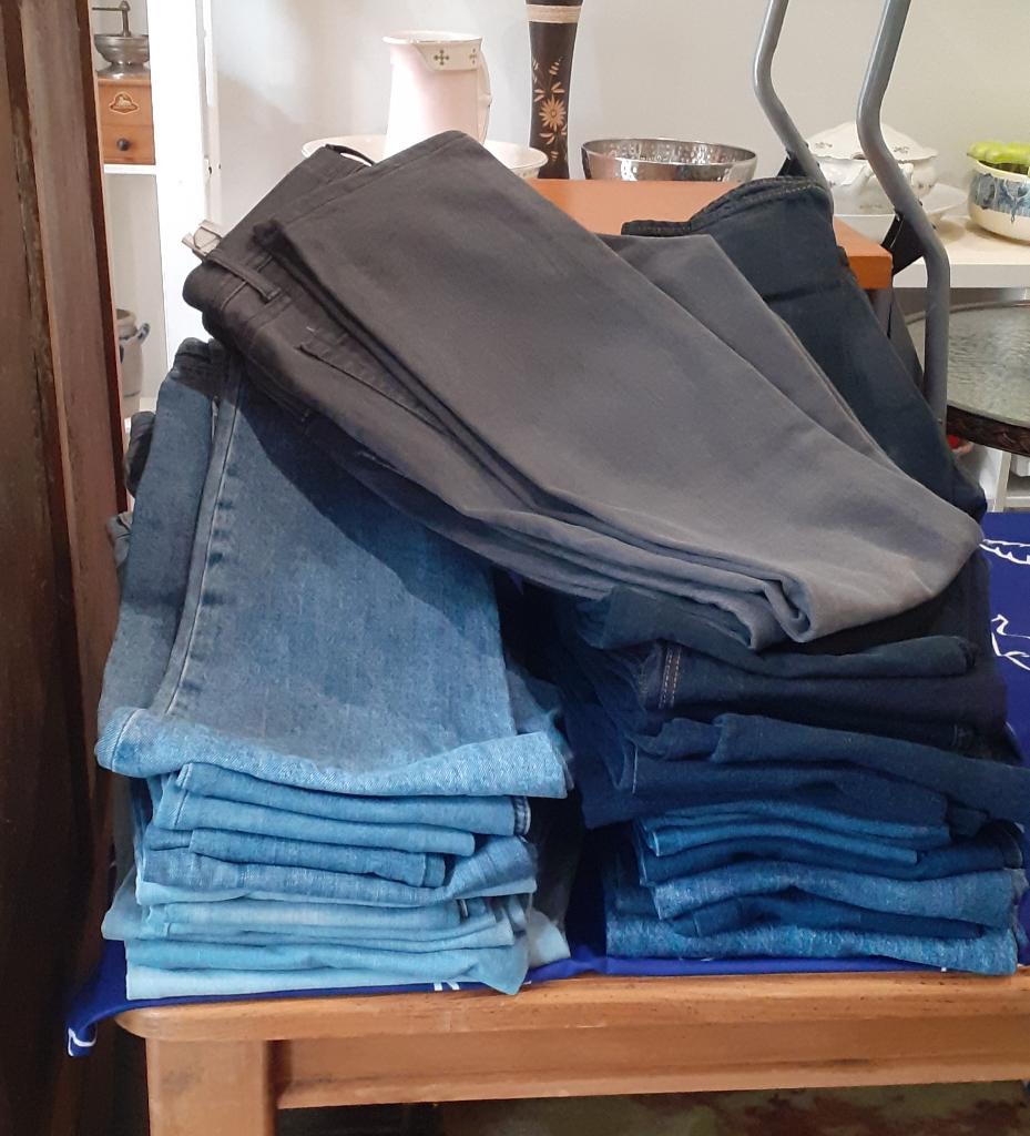 1 lot de 30 jeans femmes et hommes, Kleding | Dames, Spijkerbroeken en Jeans, Ophalen, Gedragen