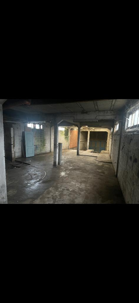 HANGAR À LOUER – 195 m², Provincie Henegouwen