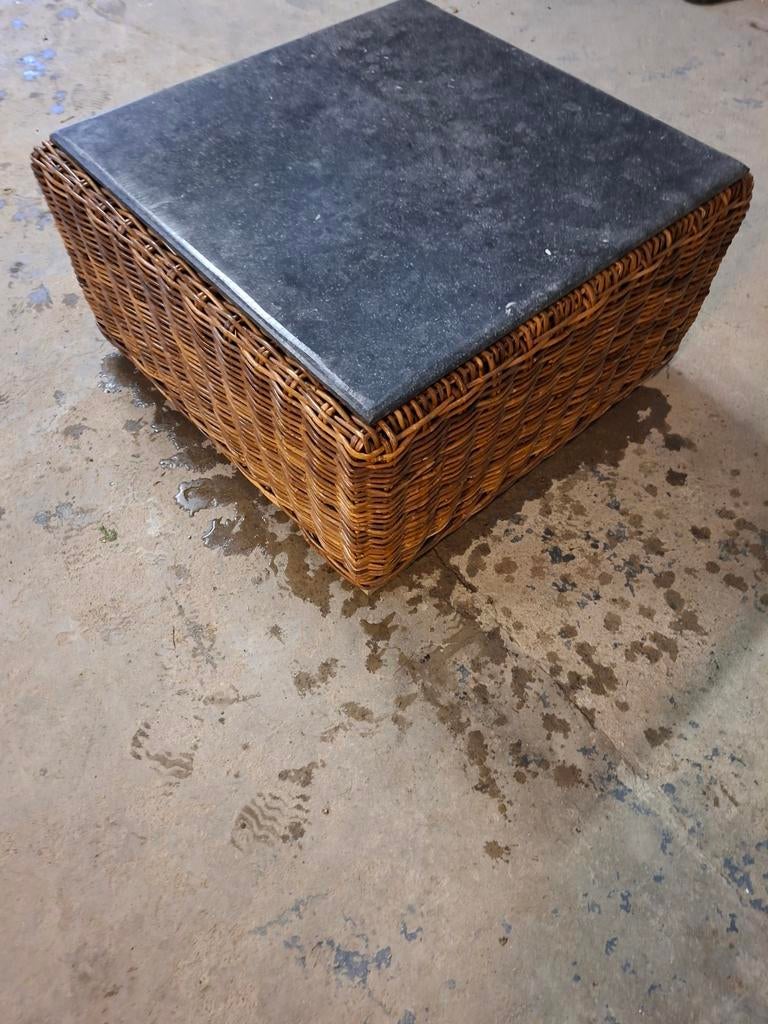 Belle table en Osier et Pierre bleue, Maison & Meubles, Enlèvement, 75 cm ou plus, Carré, 45 à 60 cm