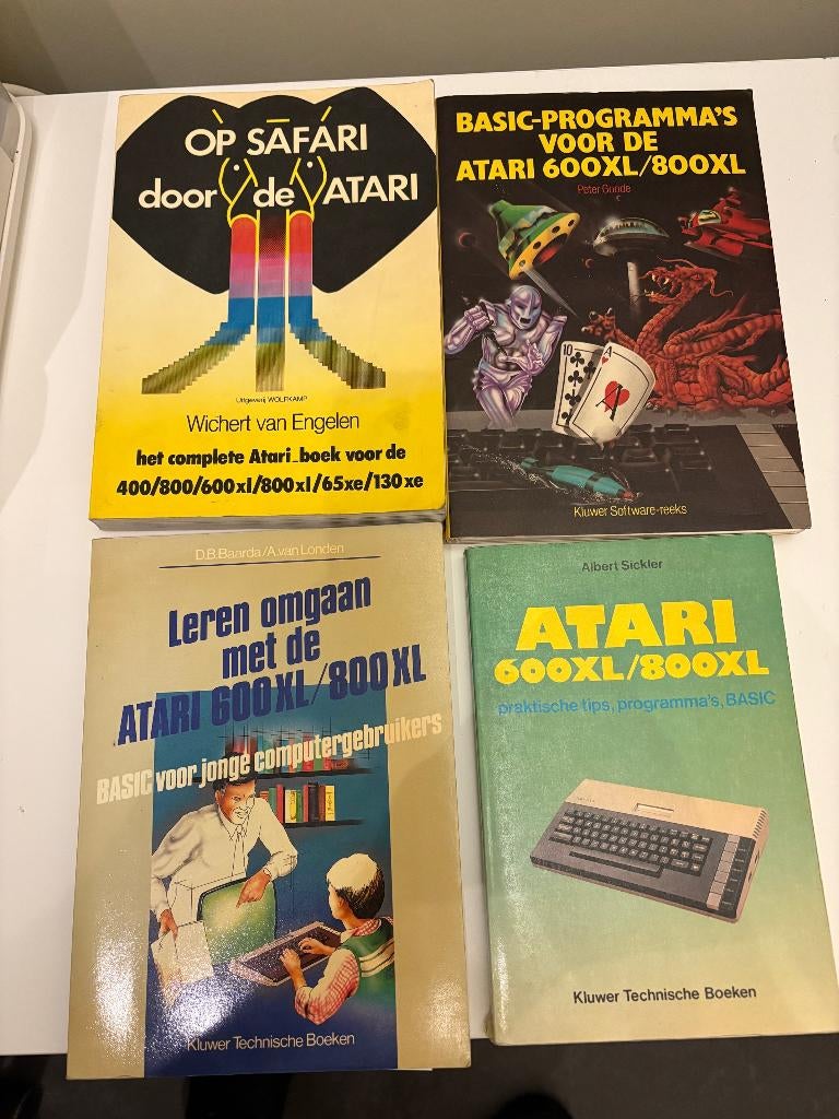 4 Atari boeken ( 600XL en 800XL ), Consoles de jeu & Jeux vidéo, Consoles de jeu | Atari, Enlèvement ou Envoi, Comme neuf, Autres modèles