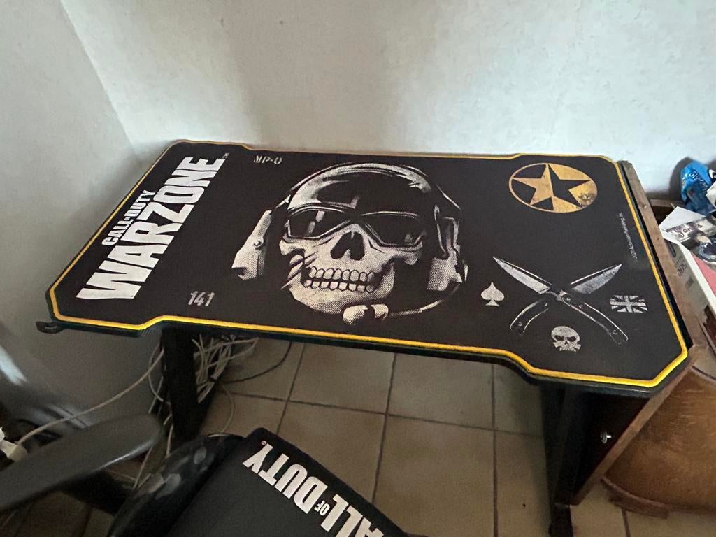 Gamestoel en gamebureau call of duty, Huis en Inrichting, Bureaus, Ophalen, Nieuw