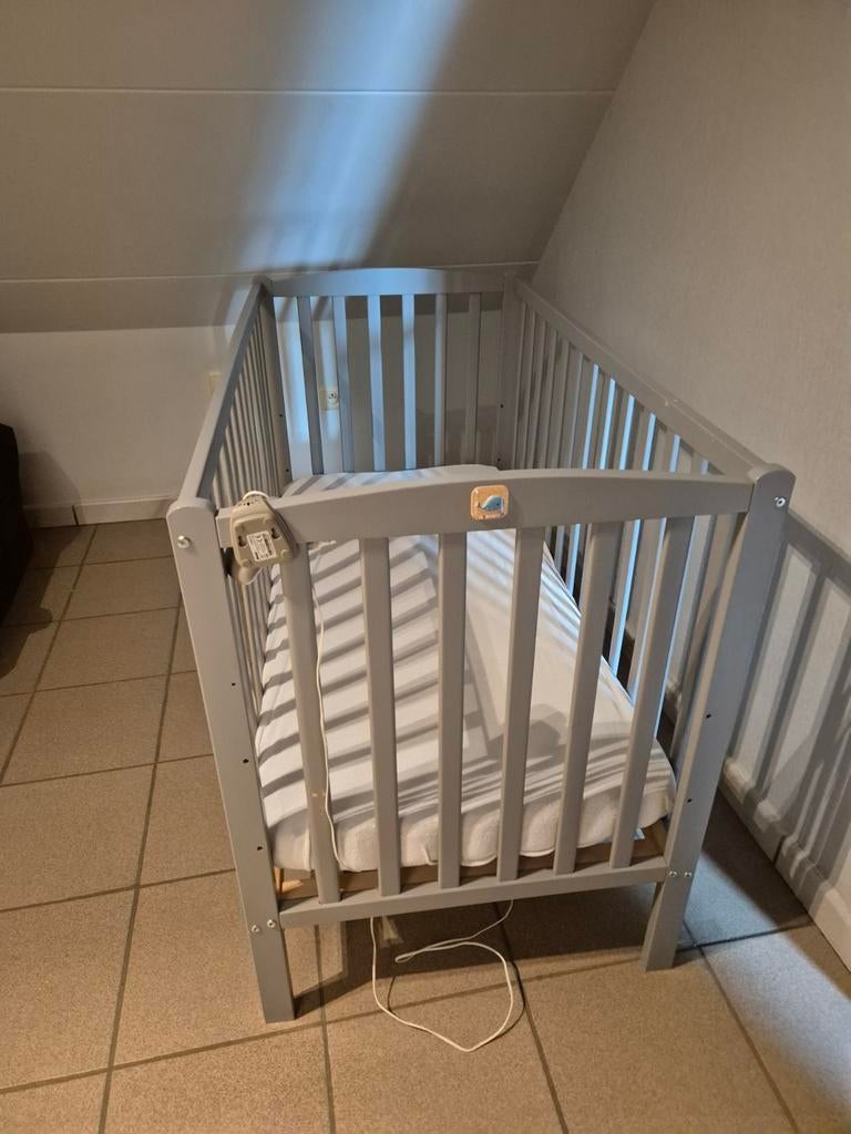 Kinderbedje met matras en lakens, Ophalen, Matras