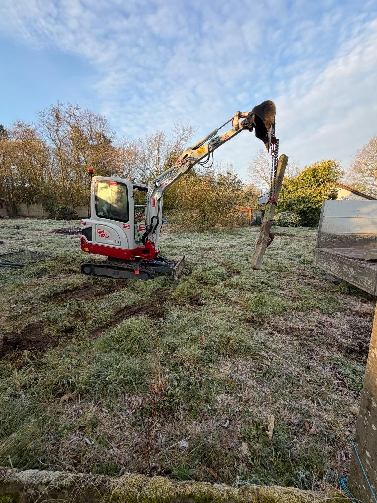 Mini-tracteur Tuinenleuckx outils, grue et chauffeur à louer, Enlèvement ou Envoi, Grue