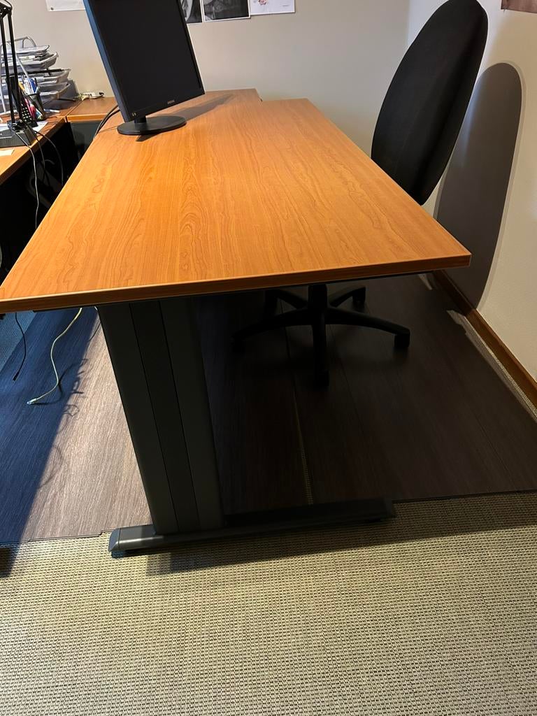 Bureel met ladenblok 2stuks zeer stevig, Ophalen, Zo goed als nieuw