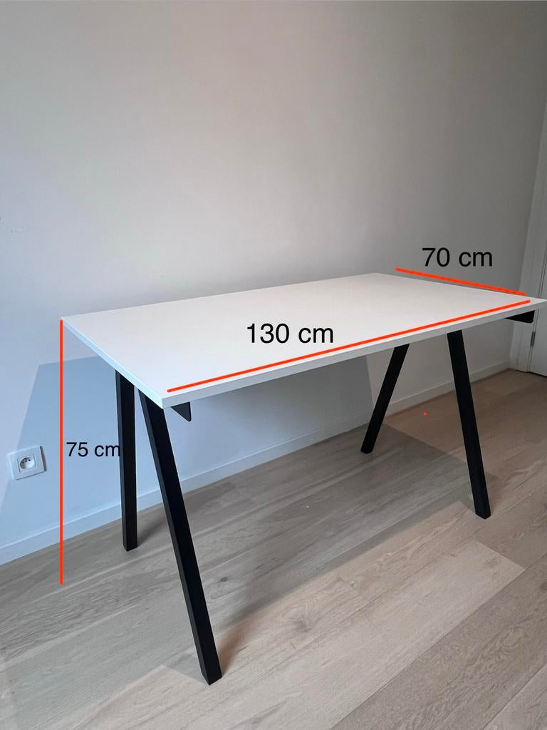 Minimalist Desk / Table – White Top with Black Legs (130 cm), Maison & Meubles, Bureaux, Enlèvement, Comme neuf, Bureau