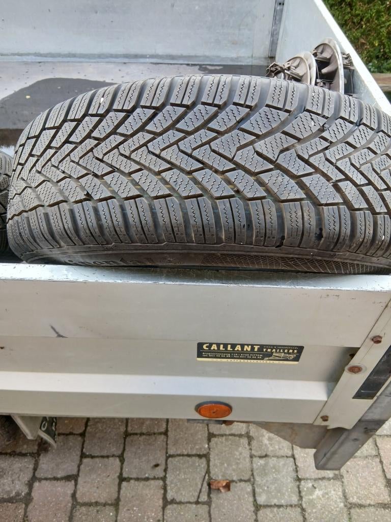 Winterbanden 195/65 R15 op velg zwart., Auto-onderdelen, Ophalen, Winterbanden, Band(en)