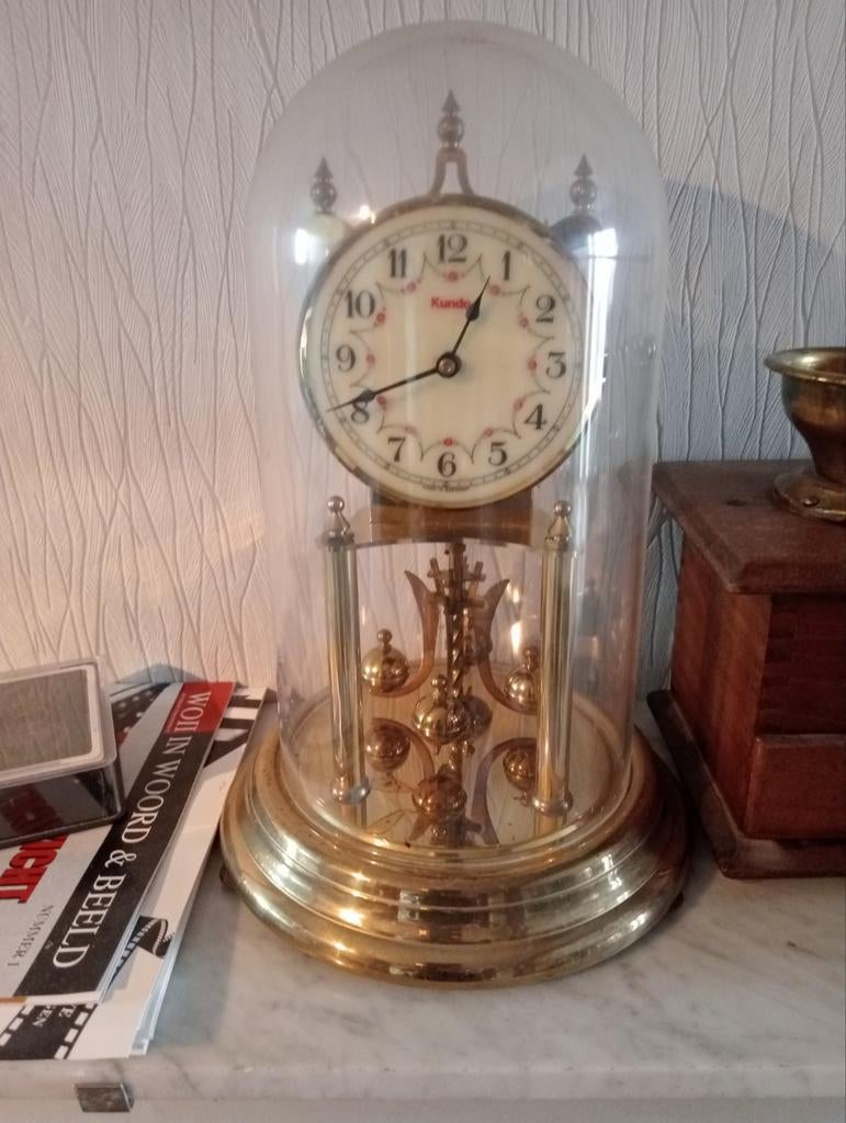 Horloge de travail ancienne sous cloche, Enlèvement ou Envoi