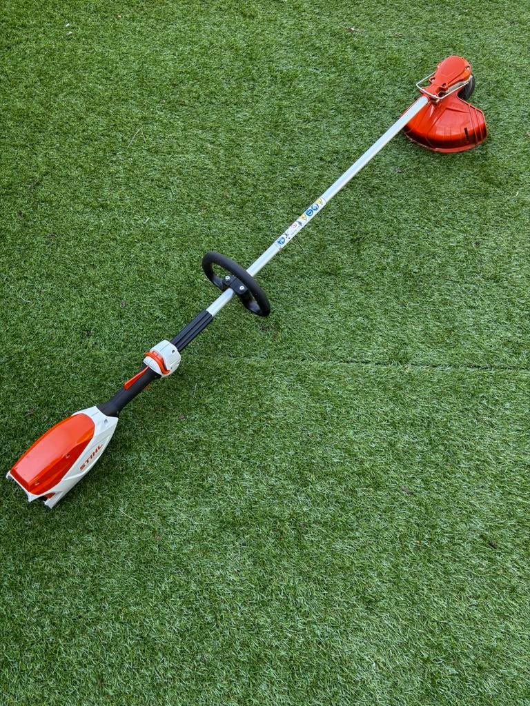 Stihl Accumotorzeis FSA 86 R +accu AP 200, Enlèvement, Comme neuf, Batterie