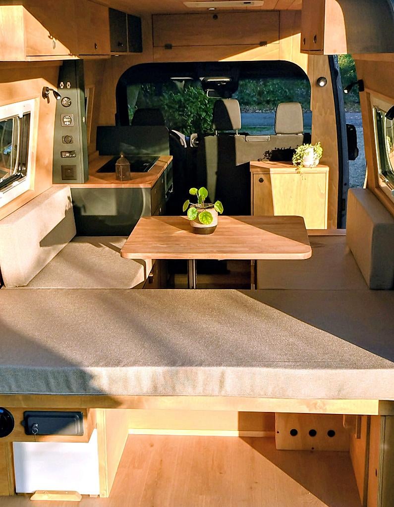 Mercedes Sprinter off-grid camper nieuwe ombouw + garantie, Caravanes & Camping, Entreprise, Trousse de toit, Boîte manuelle, 5 à 6 mètres