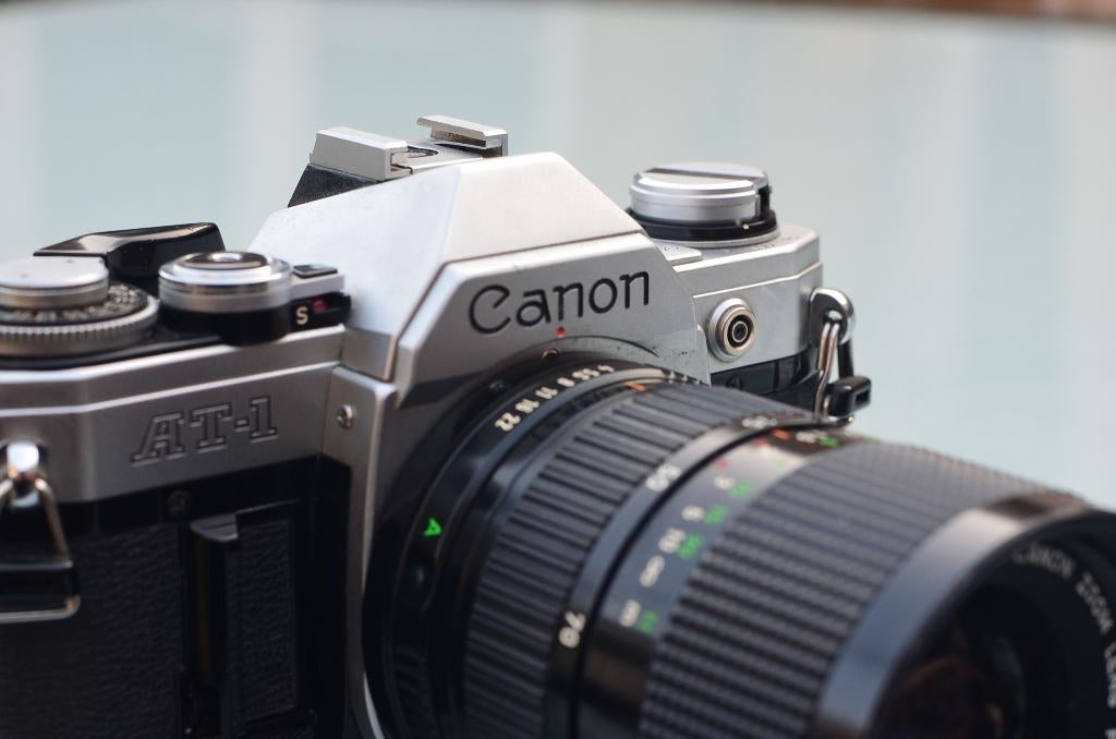 Appareil photo Canon AT1 avec objectif zoom Canon 35-70 mm, Enlèvement, Utilisé, Reflex miroir, Canon