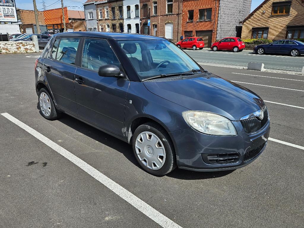 Skoda fabia1.4tdi2010tb.état170mkm roule impeccable Avec CT, Autos, Skoda, Argent ou Gris, Achat, 5 portes, Particulier