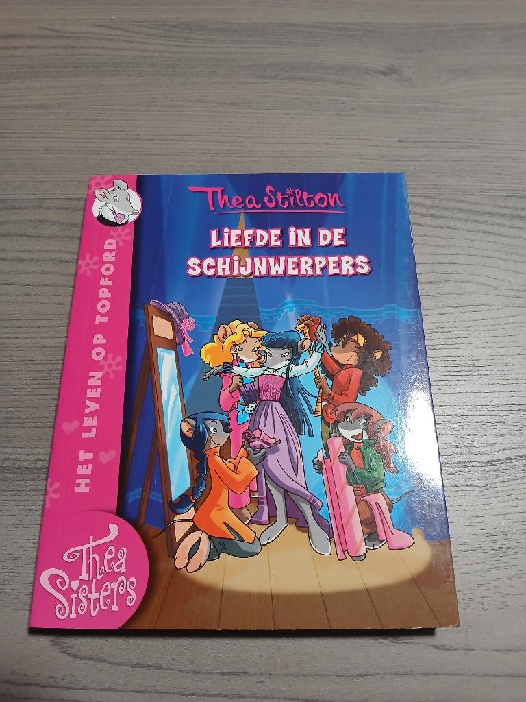 Thea Stilton – Liefde in de schijnwerpers, Boeken, Thea Stilton, Fictie algemeen, Ophalen of Verzenden, Zo goed als nieuw