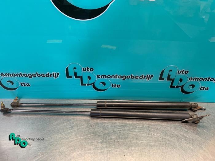 Kit amortisseur gaz hayon d'un Mercedes Vito (Vito 96-), 3 mois de garantie, Utilisé, -, -