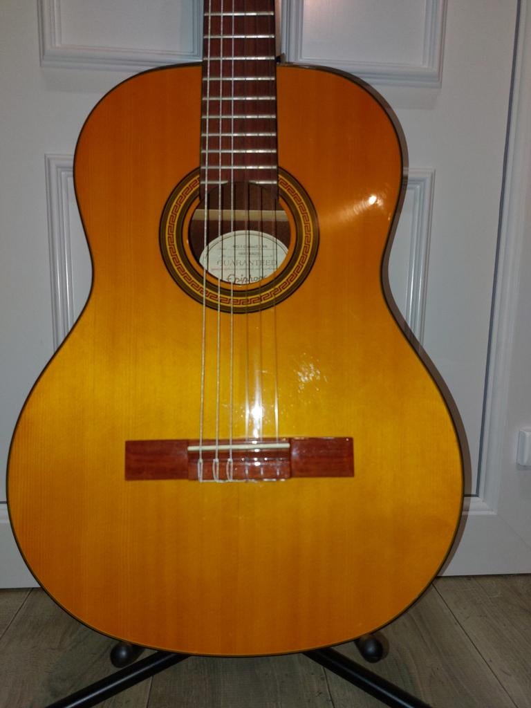 Epiphone 4/4 klassieke gitaar, Muziek en Instrumenten, Snaarinstrumenten | Gitaren | Bas, Zo goed als nieuw
