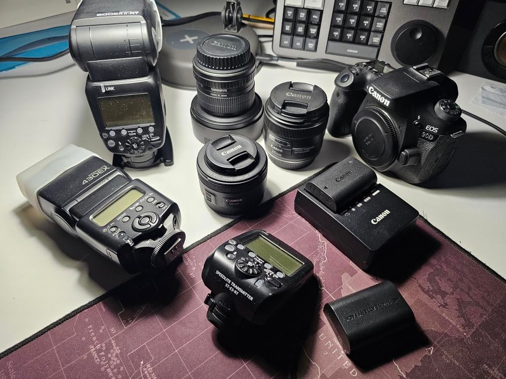 Canon Eos 90d, lenzen en flitsers. In heel goede staat., Ophalen, Canon