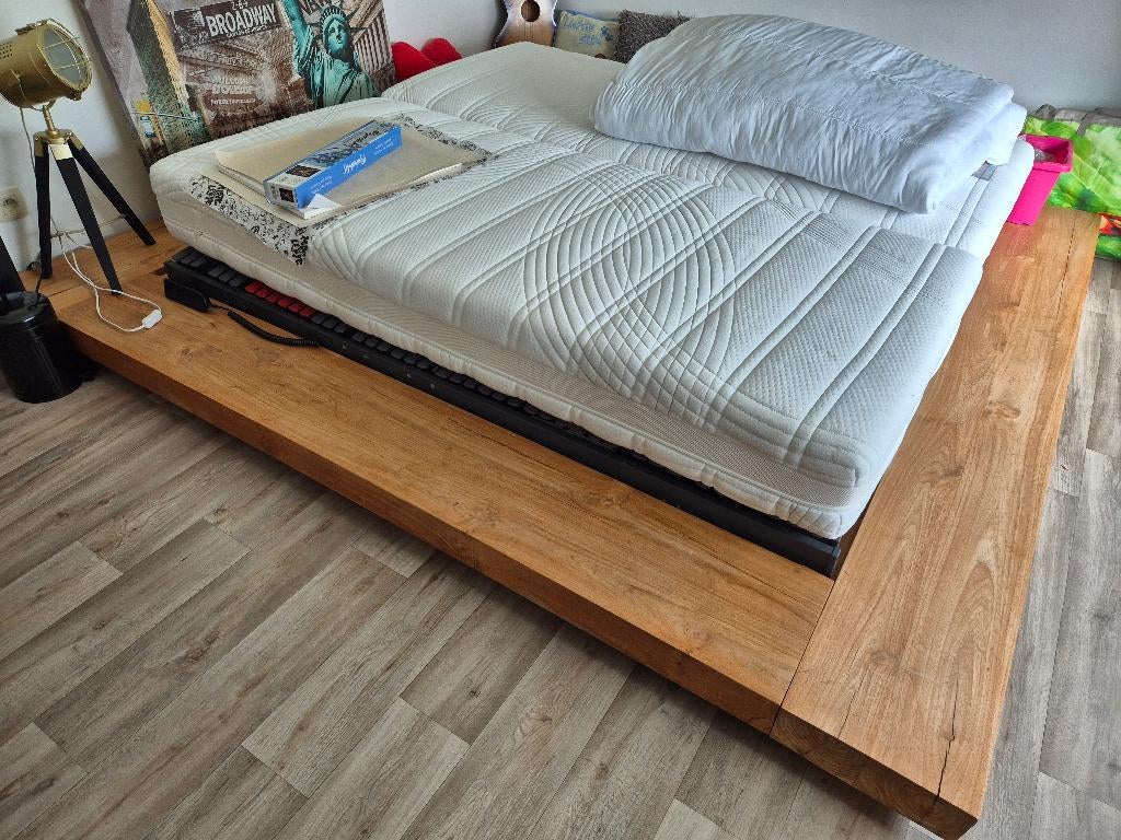 Cadre de lit en teck, Maison & Meubles, Autres dimensions, Comme neuf, Enlèvement, Autres dimensions