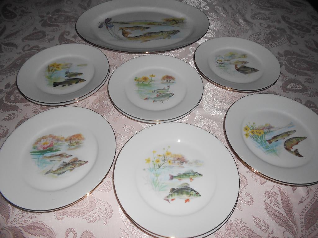 Limoges 18 assiettes à poisson + 1 grande assiette, Enlèvement, Comme neuf, Porcelaine, Service complet