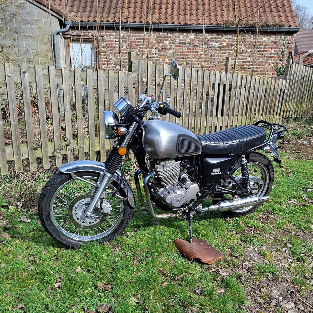 Mash 400, Motoren, Particulier