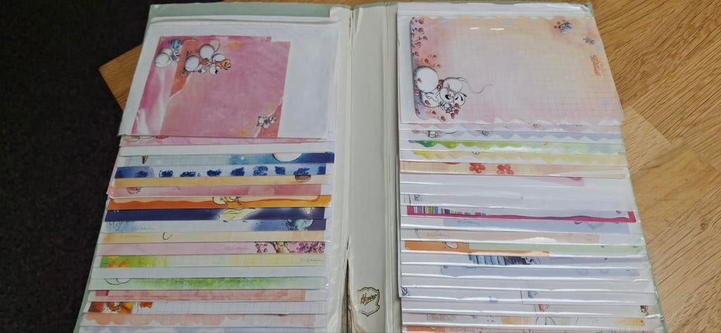 Groot lot 70 mini blaadjes Diddl in kaft, Verzamelen, Ophalen of Verzenden, Diddl, Zo goed als nieuw, Papier, Kaart of Schrift