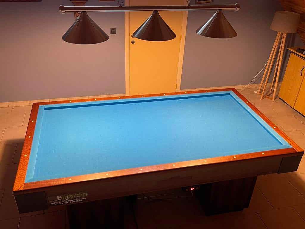 TOPSTAAT drieband. Met lampen, Aramith-ballen en accessoires, Sport en Fitness, Biljarten en Poolen, Ophalen, Zo goed als nieuw