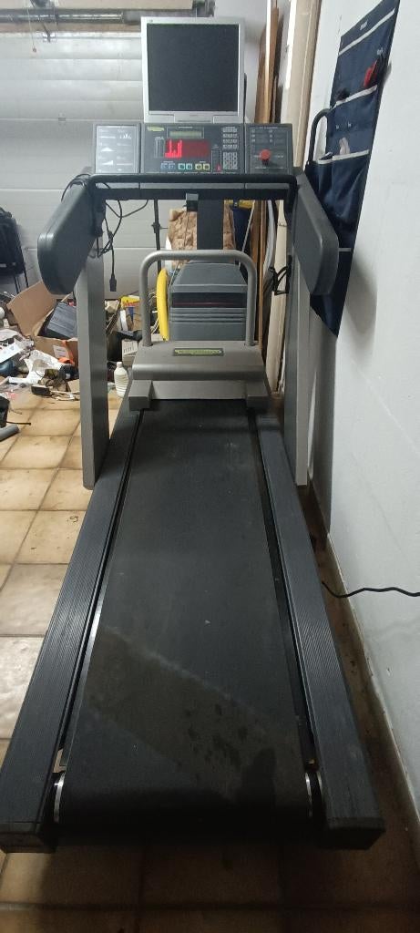Tapis de course professionnel fabriqué en Italie TECHNOGYM, Enlèvement, Utilisé, Bras, Autres types