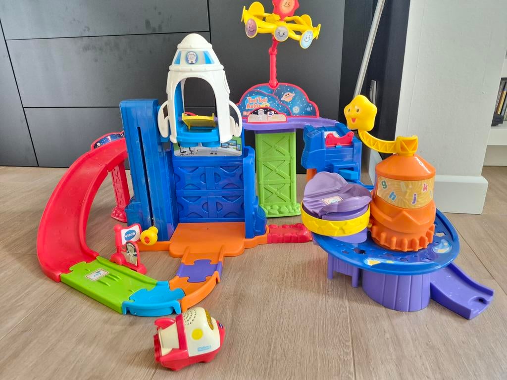 Station spatiale VTech Toet Toet Cars, Enfants & Bébés, Enlèvement